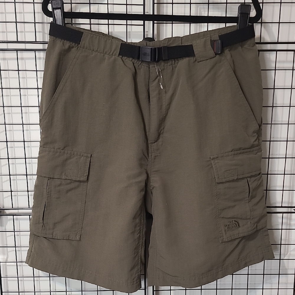 NEW.The North Face Men's Khaki Cargo Shorts.NWOT